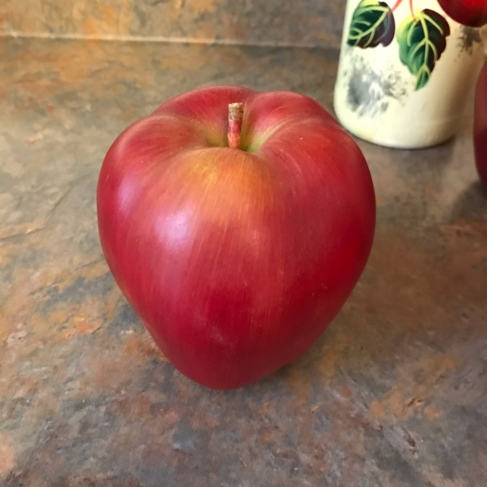 Hand painted wine bottle with apples - Picture 2 of 5